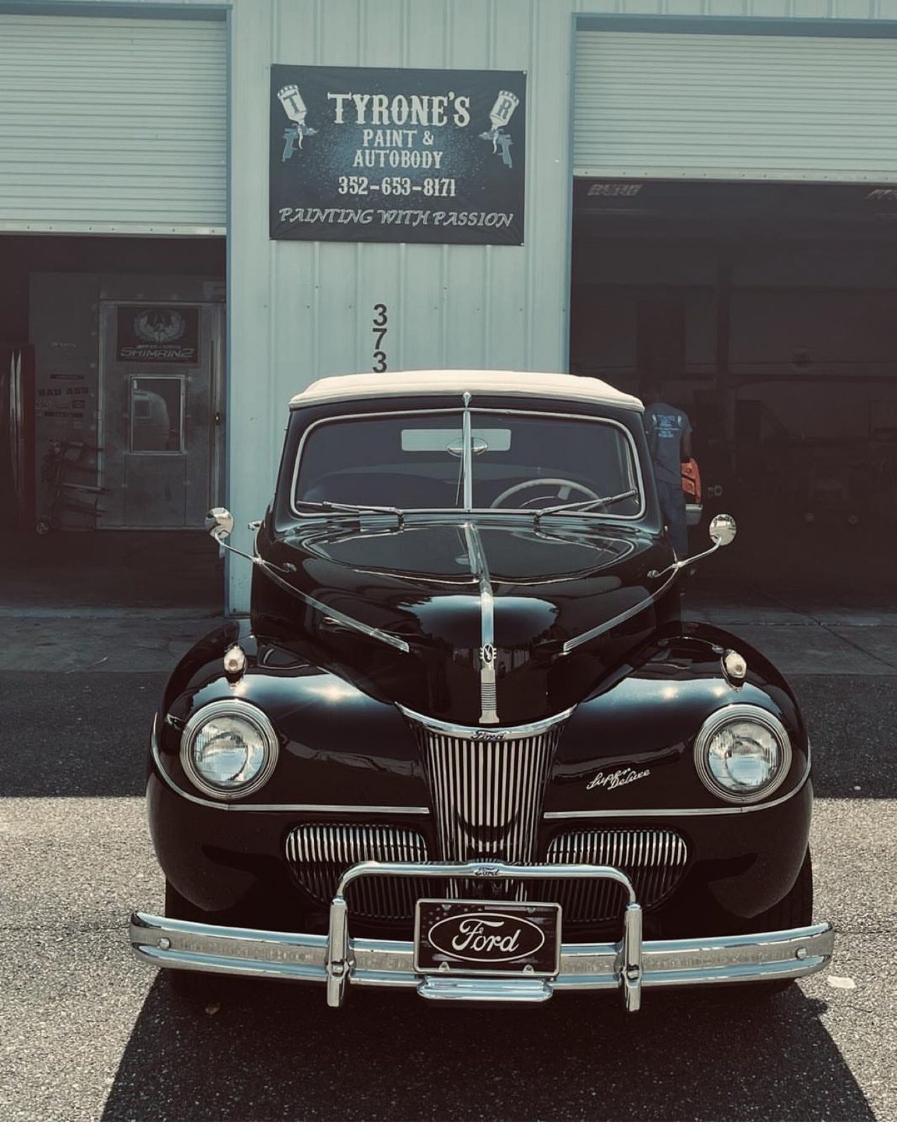 1940 Ford, gloss black, white top
