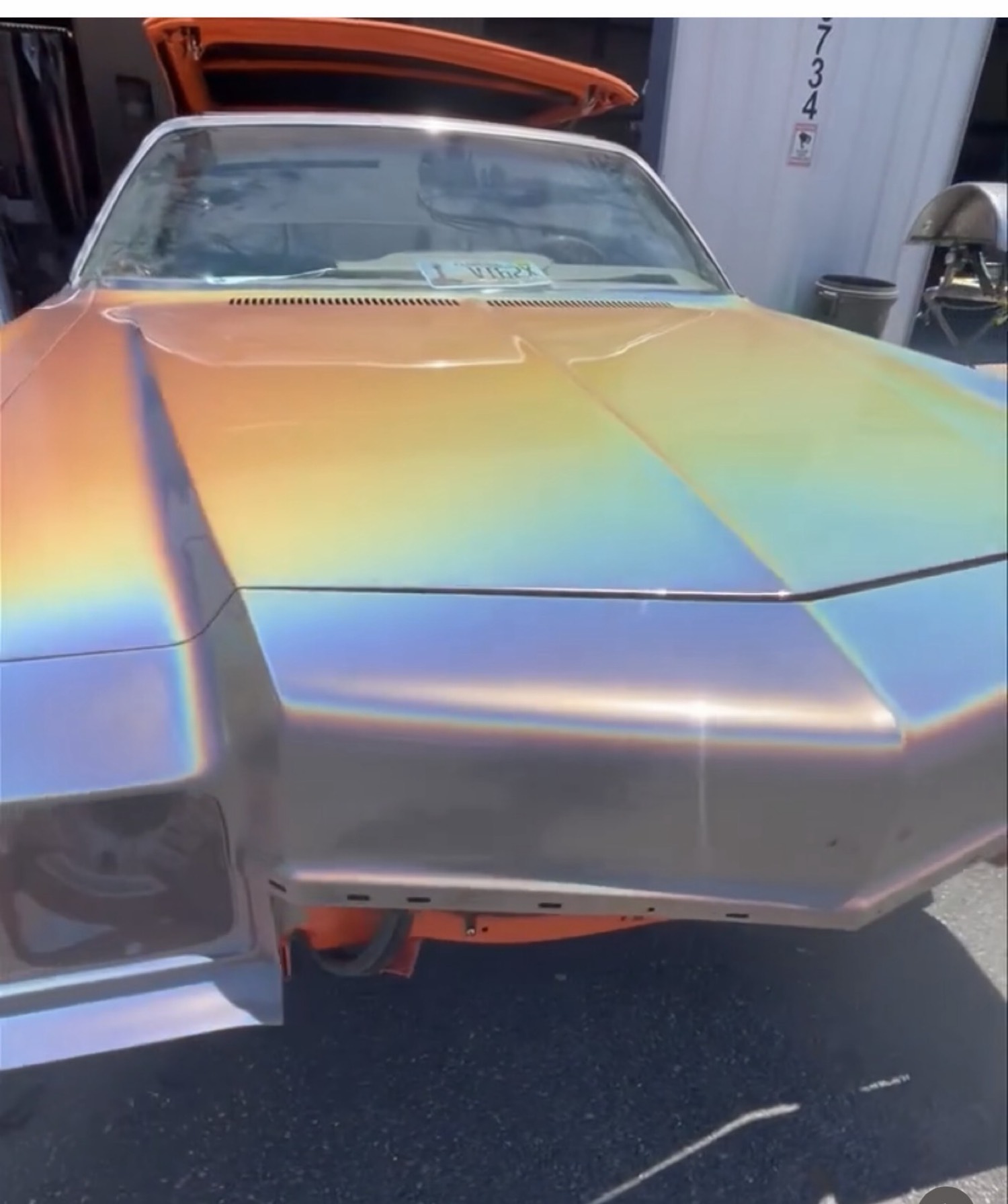 Color flip car, rear